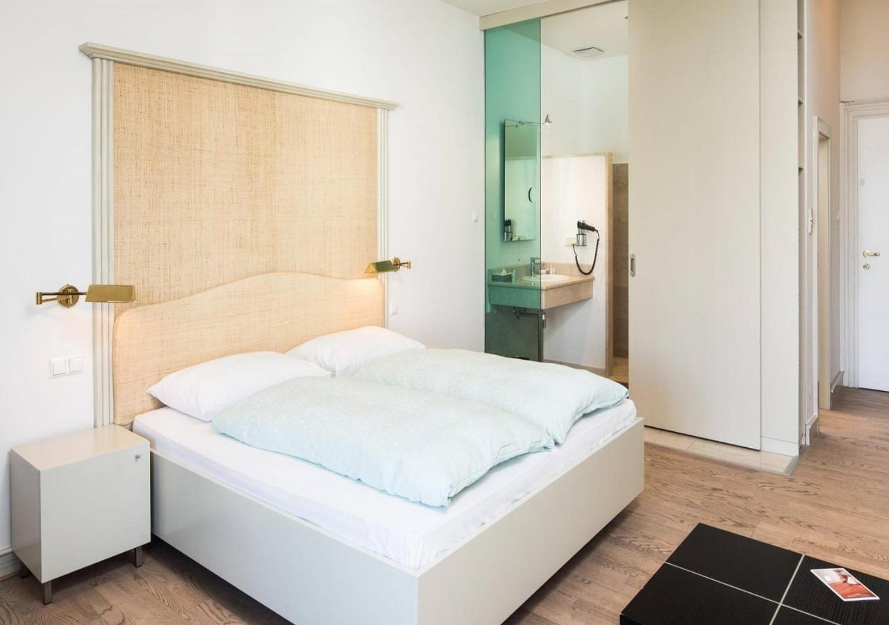 Seehotel Hubertushof Velden am Woerthersee Exterior photo